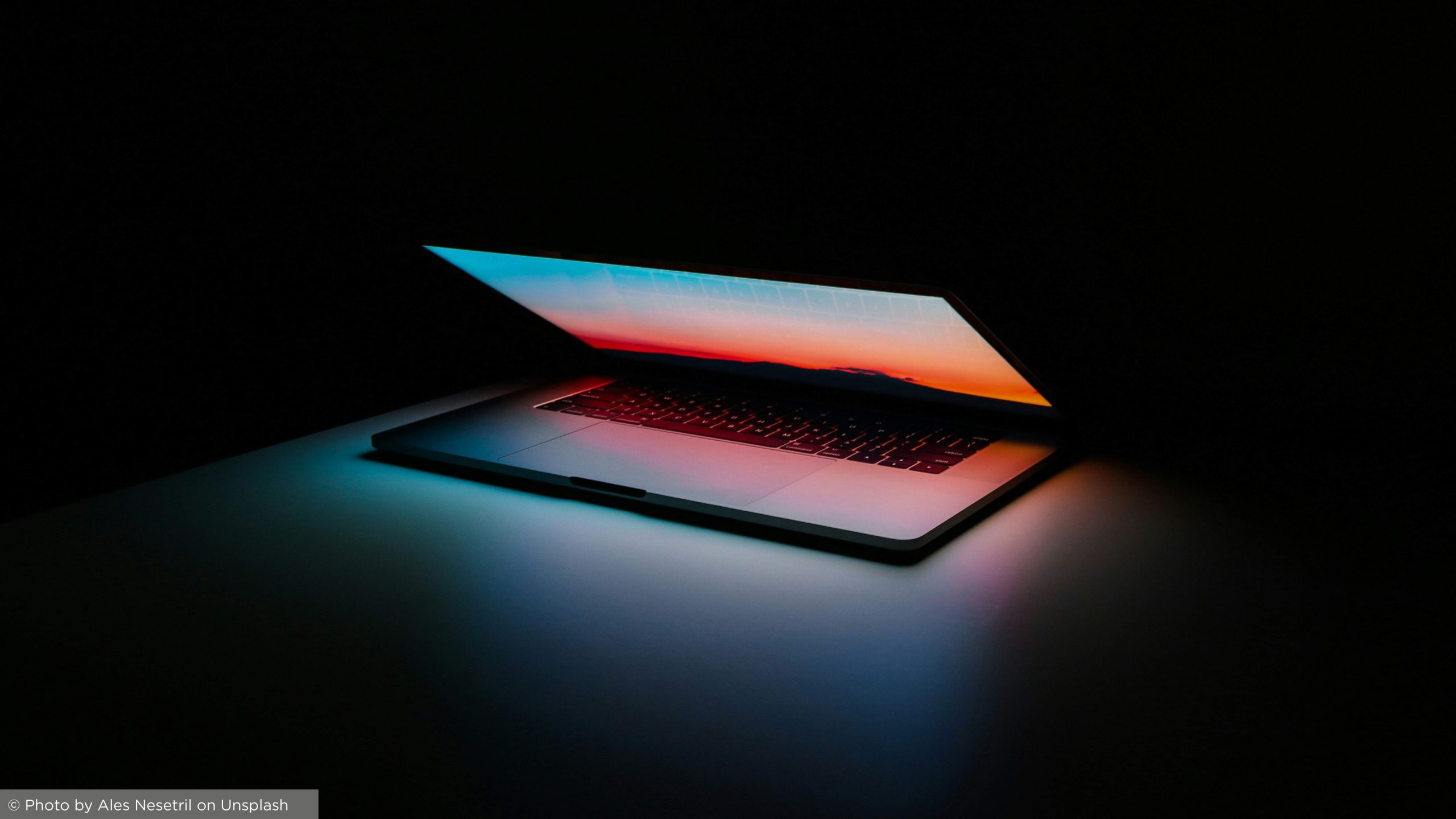 computerhalfopenwithasunsetimage