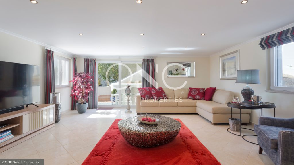 house for holidays for sale in south of portugal with lounge room